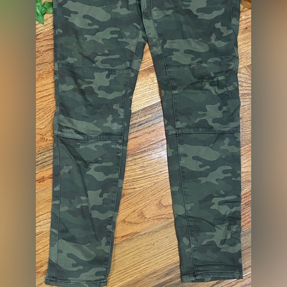 American Eagle High Rise Camo Jegging size 10 - Picture 3 of 7
